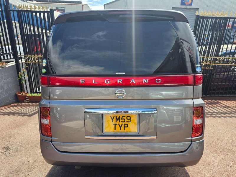 NISSAN ELGRAND