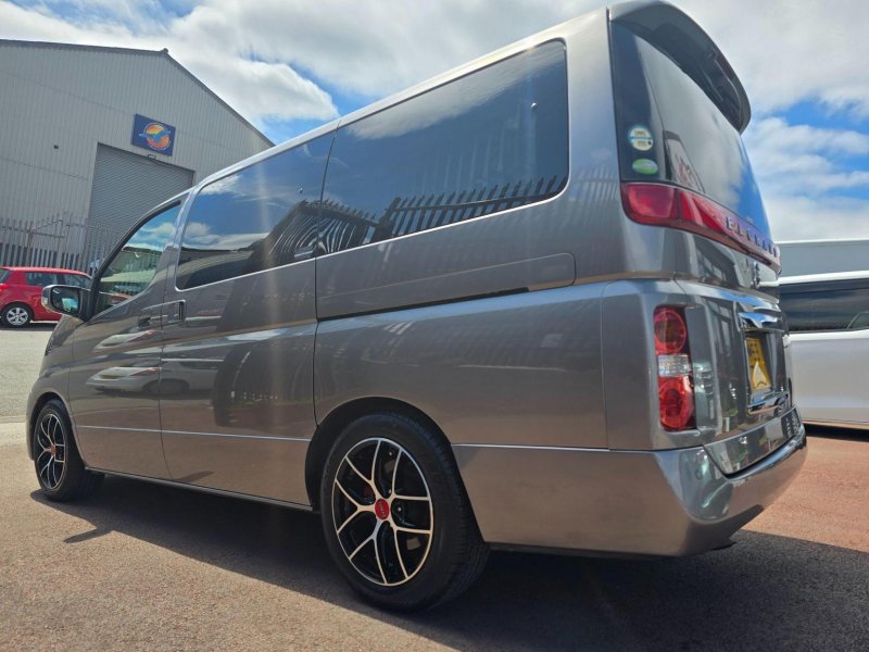 NISSAN ELGRAND