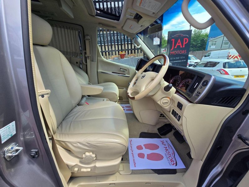 NISSAN ELGRAND