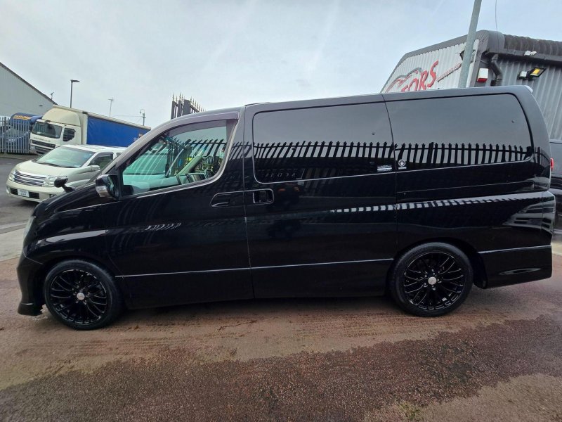 NISSAN ELGRAND