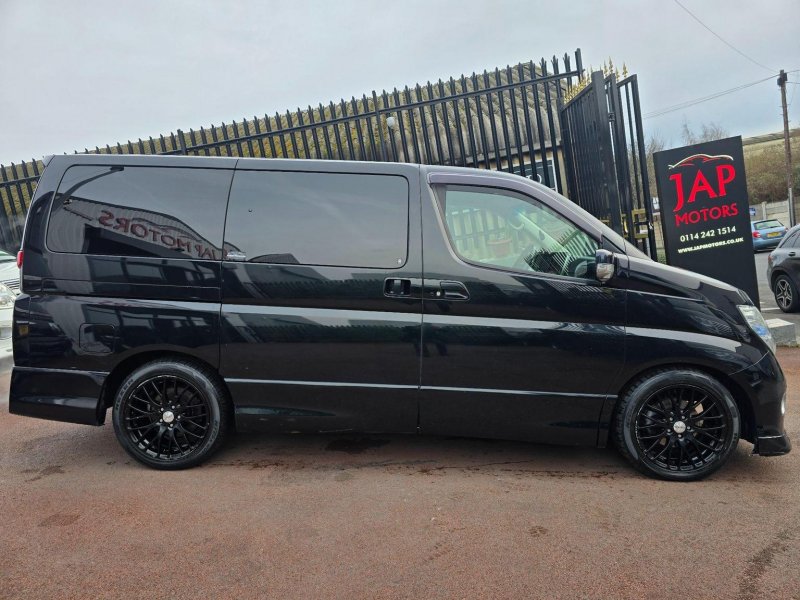 NISSAN ELGRAND