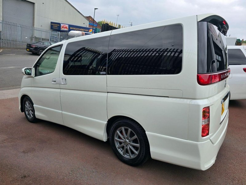 NISSAN ELGRAND