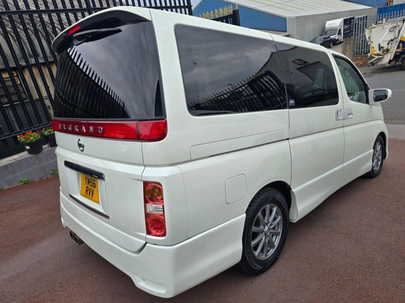 NISSAN ELGRAND