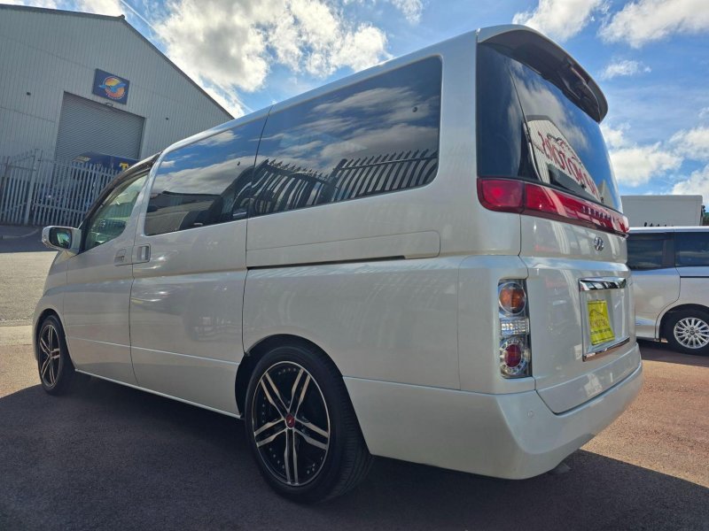 NISSAN ELGRAND