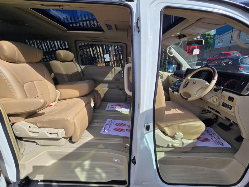 NISSAN ELGRAND