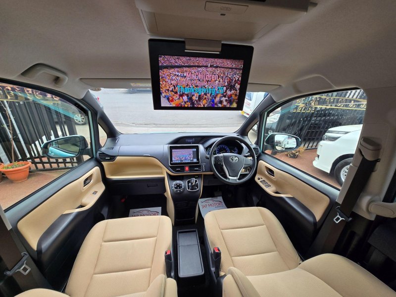 TOYOTA NOAH