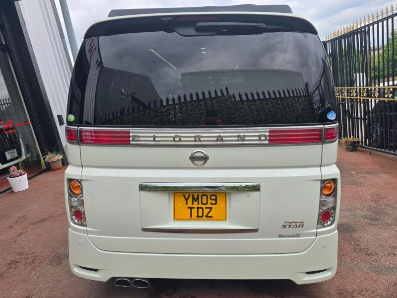 NISSAN ELGRAND