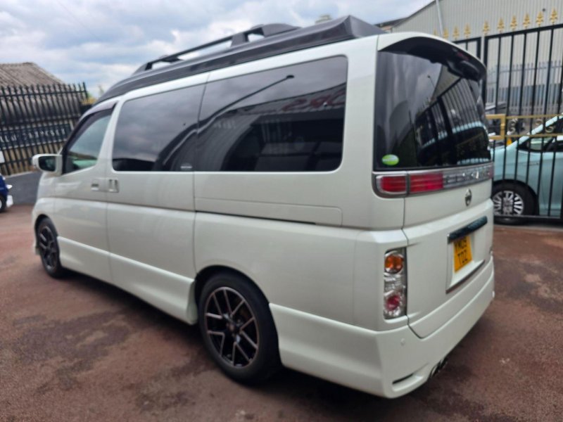 NISSAN ELGRAND