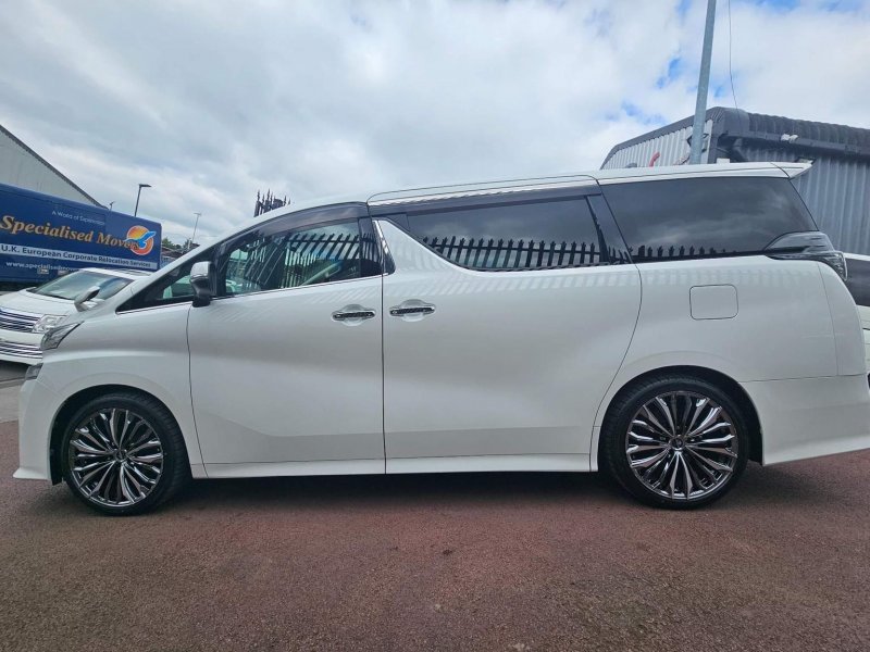 TOYOTA VELLFIRE