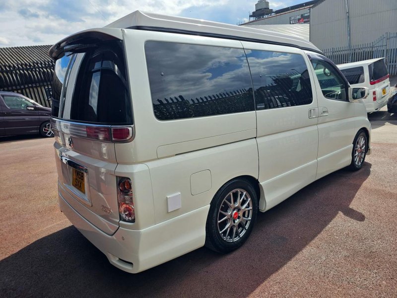 NISSAN ELGRAND