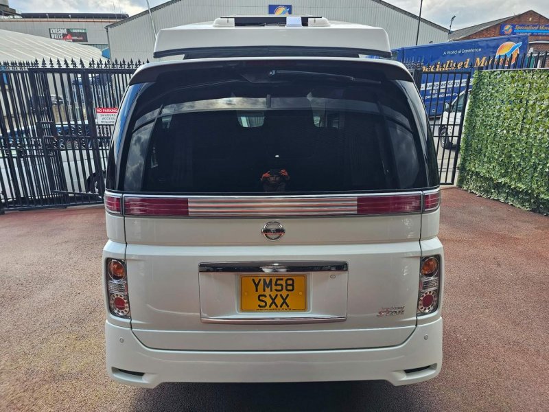 NISSAN ELGRAND