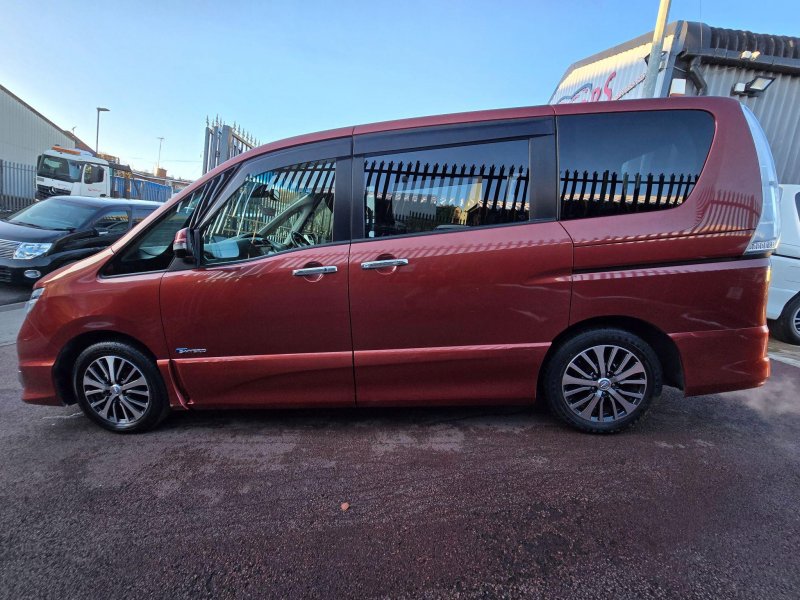 NISSAN SERENA