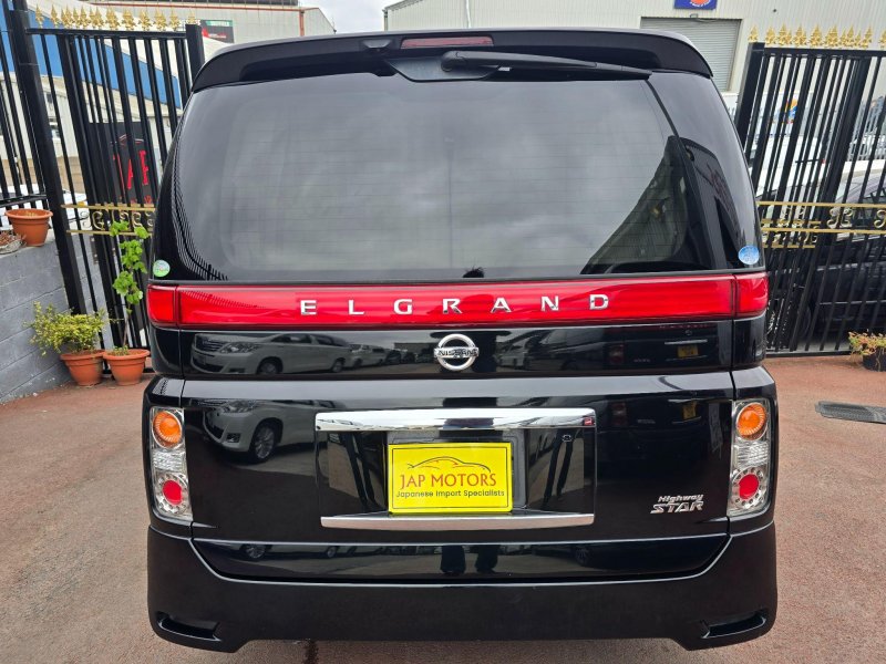 NISSAN ELGRAND