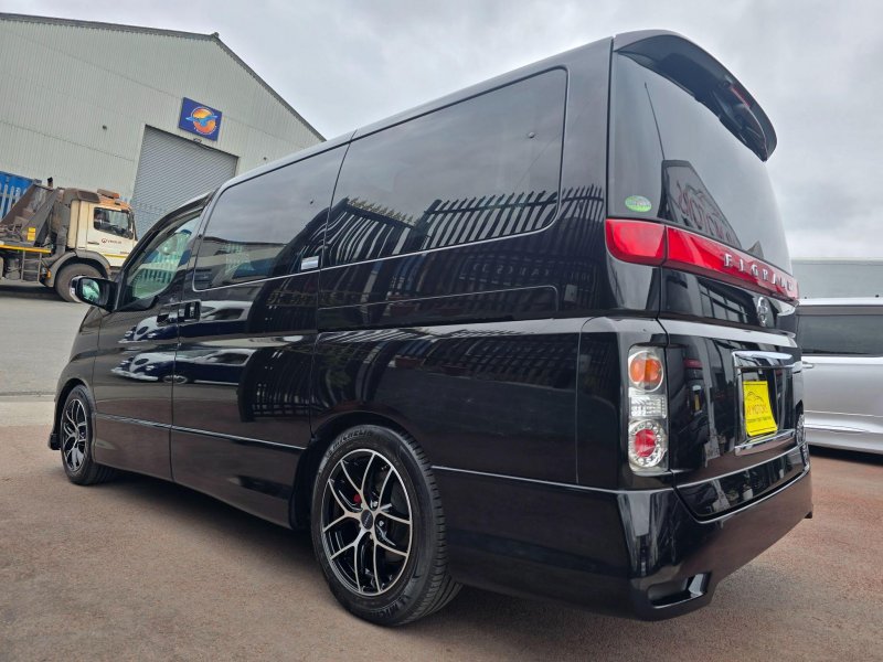 NISSAN ELGRAND
