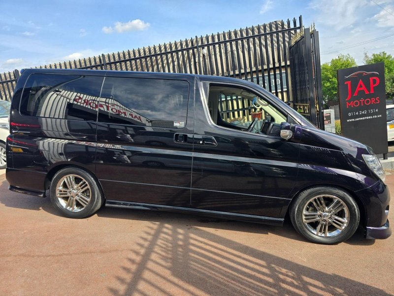 NISSAN ELGRAND