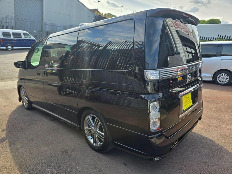 NISSAN ELGRAND